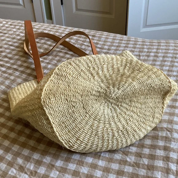 Obsidian Crafts Natural Sisal Straw and Leather Tote Bag - Picture 4 of 5